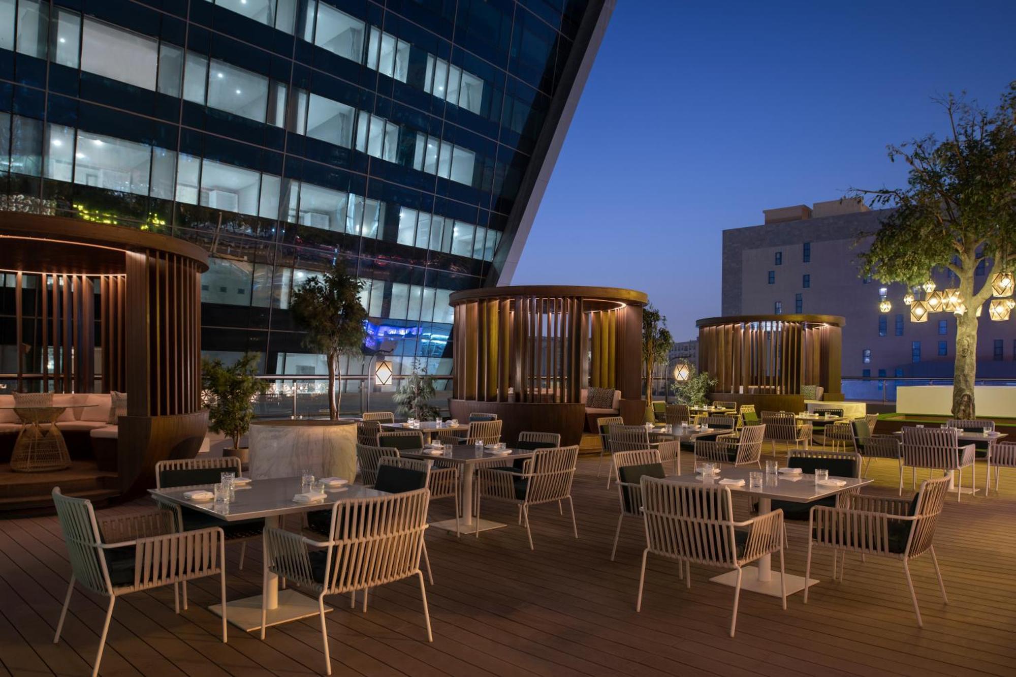 Steigenberger Residence Doha Dış mekan fotoğraf The Deck